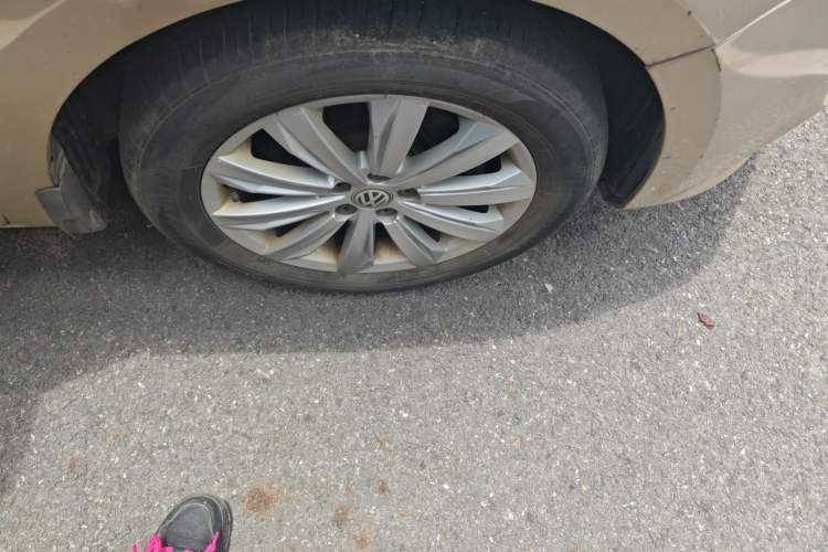 Used Volkswagen Bora 2016 1.6L Automatic Comfort Model Right Front Wheel Hub
