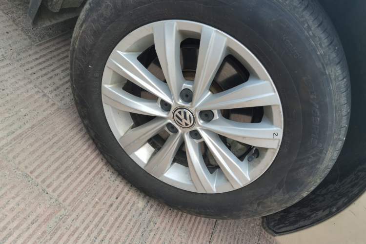 Used Volkswagen Bora 2016 1.6L Automatic Fashion Model Right Front Wheel Hub