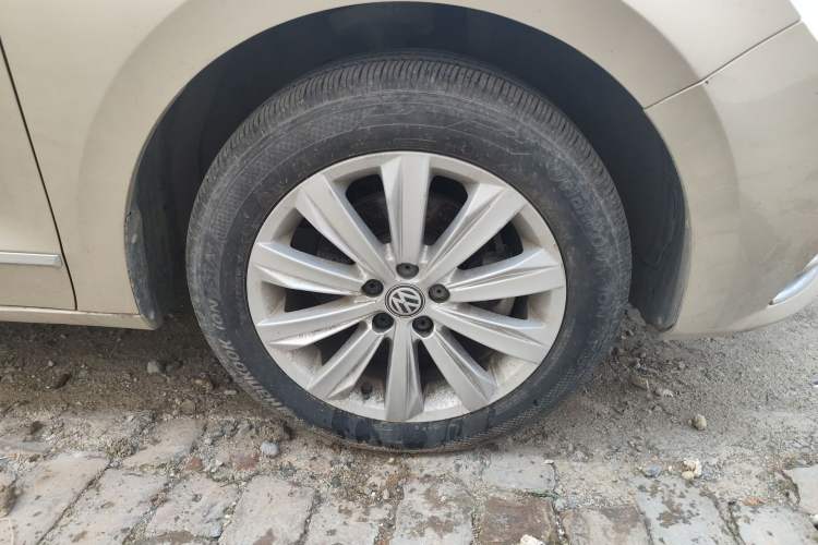 Used Volkswagen Bora 2016 1.6L Manual Comfort Model Right Front Wheel Hub