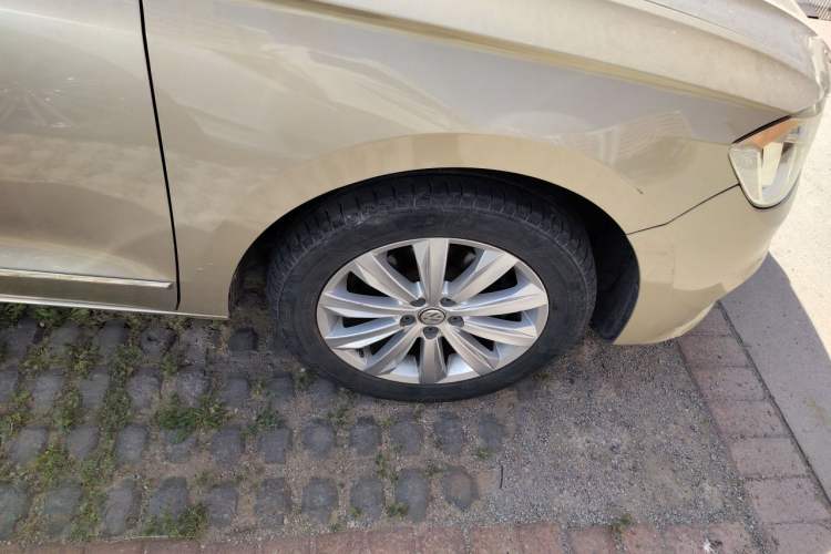 Used Volkswagen Bora 2016 1.6L Manual Comfort Model Right Front Wheel Hub