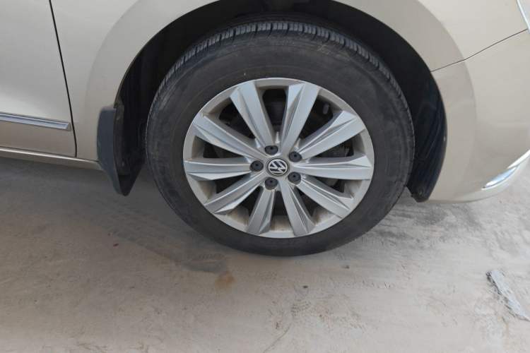 Used Volkswagen Bora 2016 1.6L Manual Comfort Model Right Front Wheel Hub