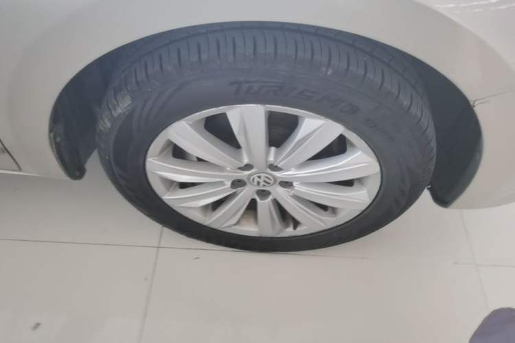 Used Volkswagen Bora 2016 1.6L Automatic Comfort Model Right Front Wheel Hub