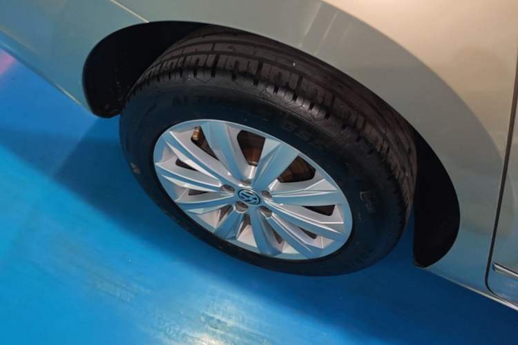 Used Volkswagen Bora 2016 1.6L Automatic Comfort Model Right Rear Wheel Hub
