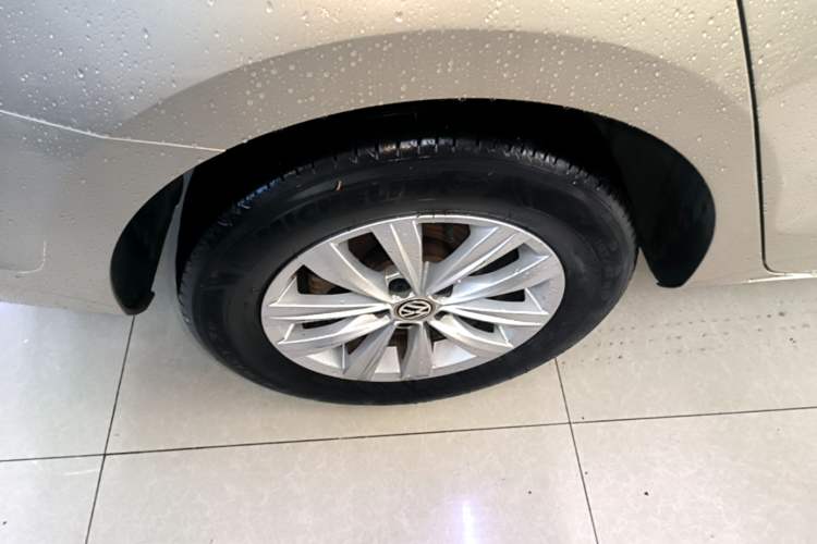 Used Volkswagen Bora 2016 1.6L Automatic Fashion Model Right Rear Wheel Hub