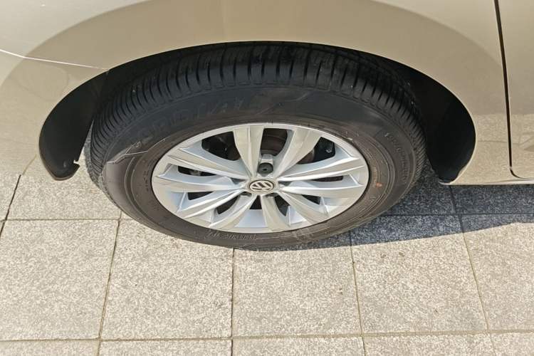 Used Volkswagen Bora 2016 1.6L Automatic Fashion Model Right Rear Wheel Hub