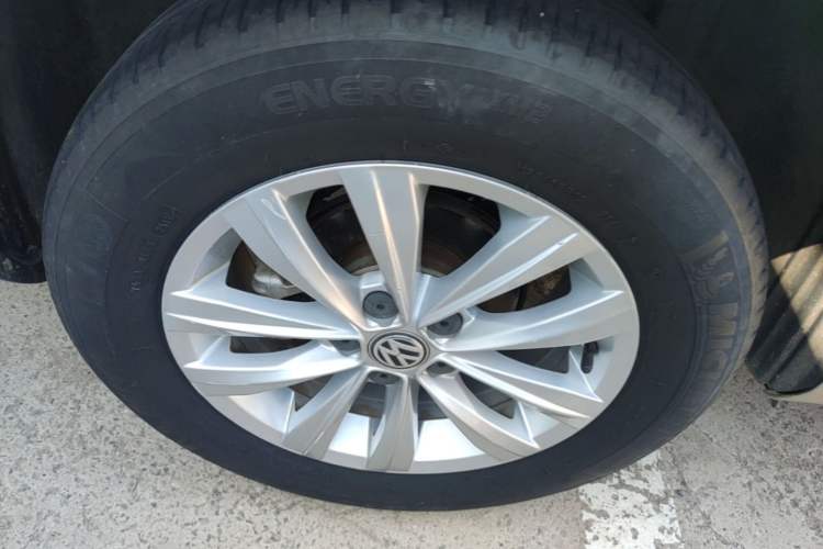 Used Volkswagen Bora 2016 1.6L Automatic Fashion Model Right Rear Wheel Hub