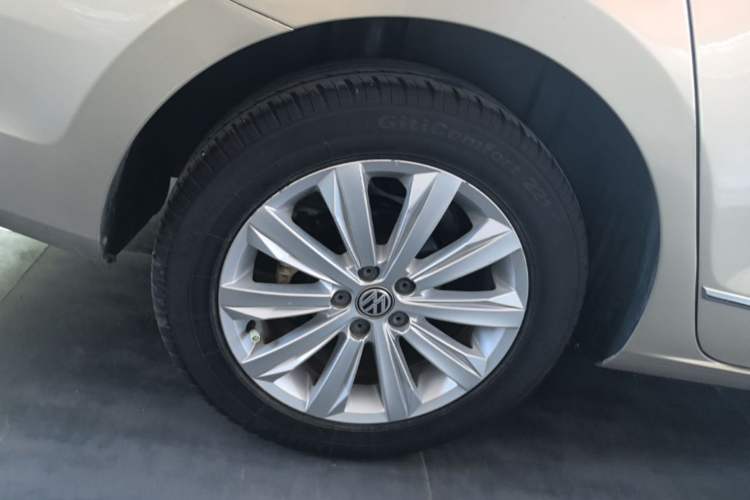 Used Volkswagen Bora 2016 1.6L Manual Comfort Model Right Rear Wheel Hub