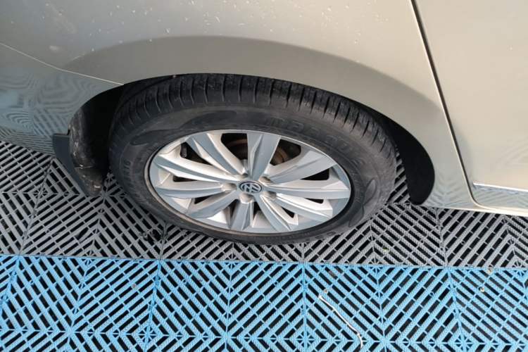 Used Volkswagen Bora 2016 1.6L Automatic Comfort Model Right Rear Wheel Hub