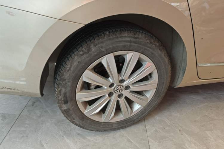 Used Volkswagen Bora 2016 1.6L Automatic Comfort Model Right Rear Wheel Hub