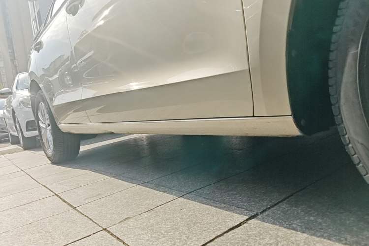 Used Volkswagen Bora 2016 1.6L Automatic Fashion Model Right Side Sill