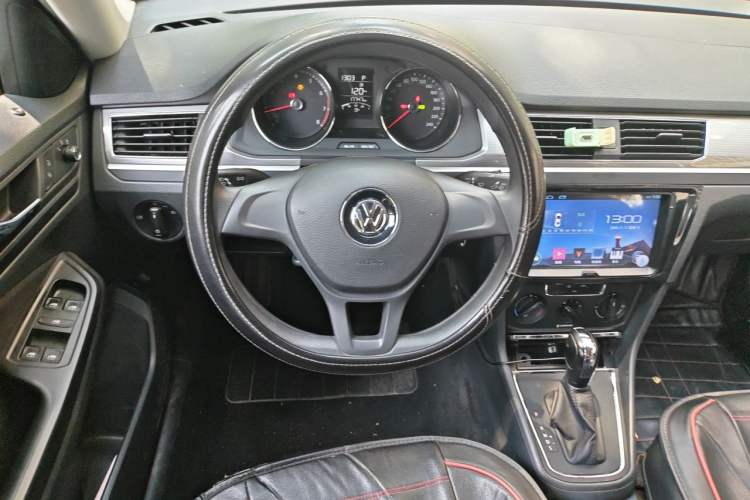 Used Volkswagen Bora 2016 1.6L Automatic Fashion Model Steering Wheel