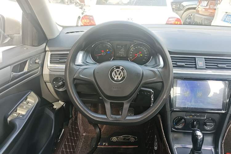 Used Volkswagen Bora 2016 1.6L Automatic Fashion Model Steering Wheel