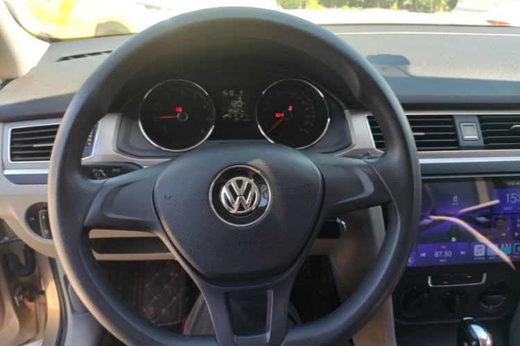 Used Volkswagen Bora 2016 1.6L Automatic Fashion Model Steering Wheel