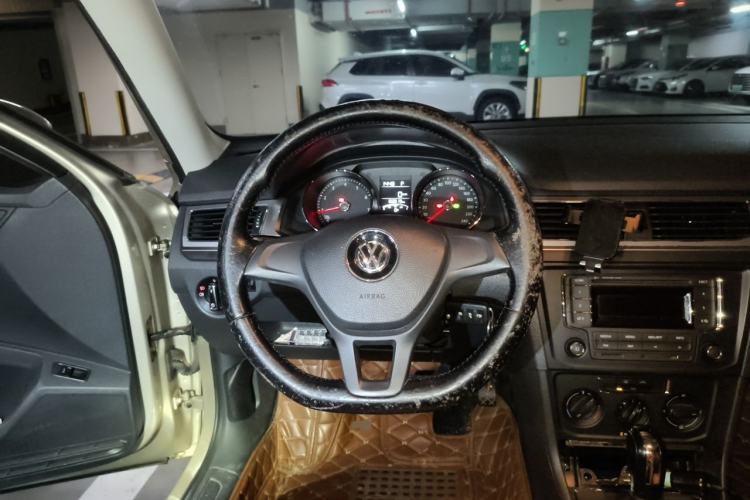 Used Volkswagen Bora 2016 1.6L Automatic Fashion Model Steering Wheel