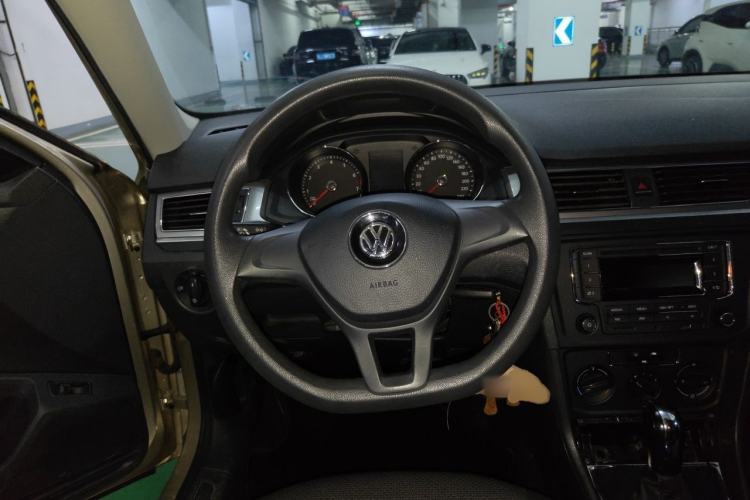 Used Volkswagen Bora 2016 1.6L Automatic Fashion Model Steering Wheel