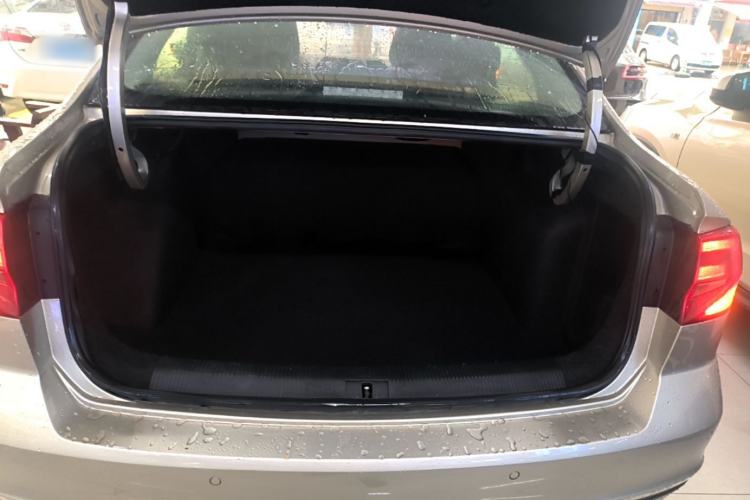 Used Volkswagen Bora 2016 1.6L Automatic Fashion Model Trunk
