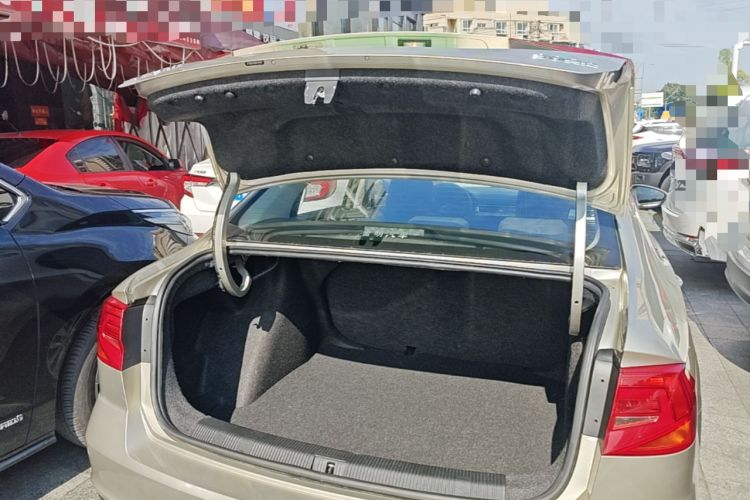 Used Volkswagen Bora 2016 1.6L Automatic Fashion Model Trunk