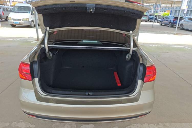 Used Volkswagen Bora 2016 1.6L Automatic Fashion Model Trunk