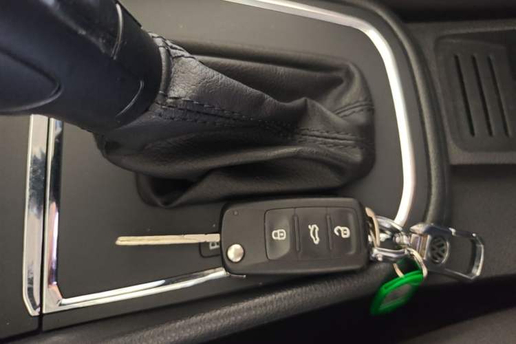 Used Volkswagen Bora 2016 1.6L Automatic Fashion Model Vehicle Key