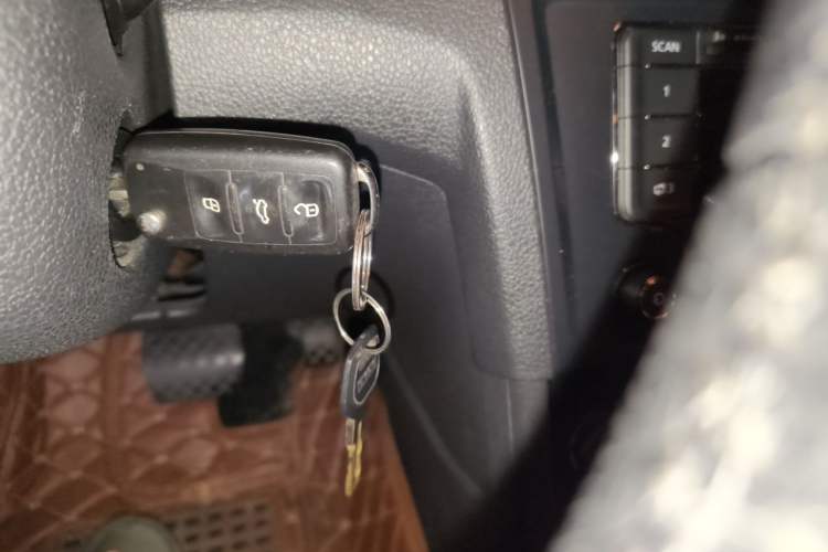 Used Volkswagen Bora 2016 1.6L Automatic Fashion Model Vehicle Key