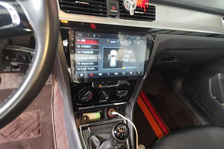 Used Volkswagen Bora 2017 1.6L Manual Comfort Model Audio And AC Panel