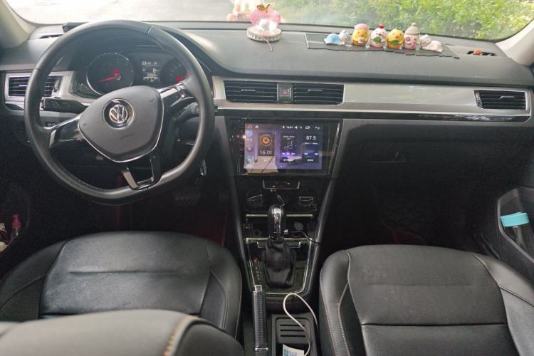 Used Volkswagen Bora 2017 1.6L Automatic Comfort Model Center Console