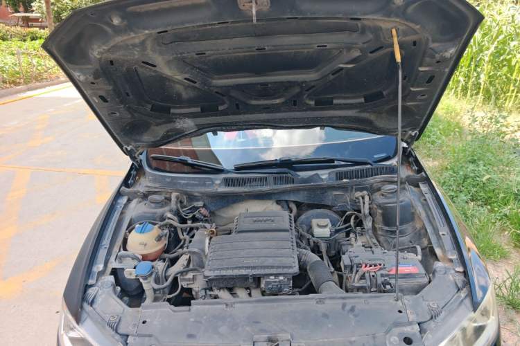 Used Volkswagen Bora 2017 1.6L Manual Fashion Model Engine Bay
