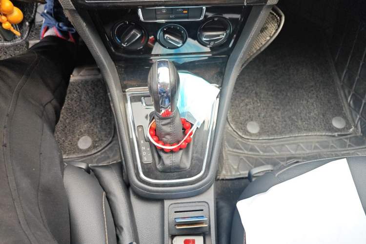Used Volkswagen Bora 2017 1.6L Automatic Comfort Model Gear Lever