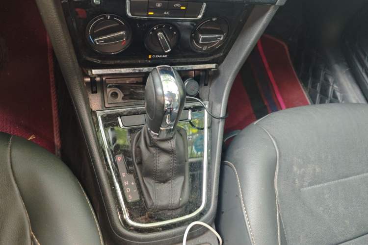 Used Volkswagen Bora 2017 1.6L Automatic Comfort Model Gear Lever