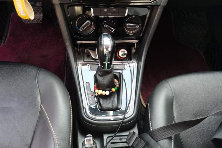 Used Volkswagen Bora 2017 1.6L Automatic Comfort Model Gear Lever