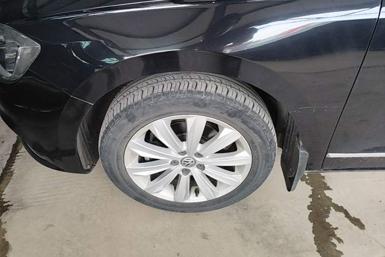 Used Volkswagen Bora 2017 1.6L Manual Comfort Model Left Front Wheel Hub