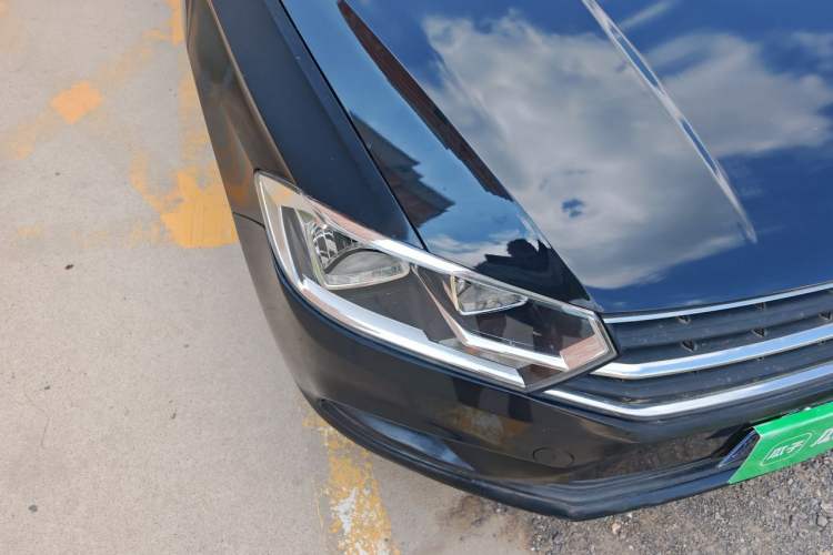 Used Volkswagen Bora 2017 1.6L Manual Fashion Model Right Front Headlight