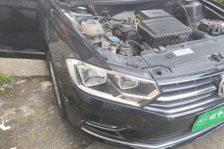 Used Volkswagen Bora 2017 1.6L Automatic Comfort Model Right Front Headlight