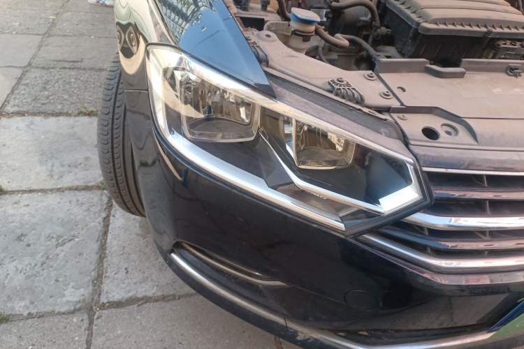 Used Volkswagen Bora 2017 1.6L Manual Comfort Model Right Front Headlight
