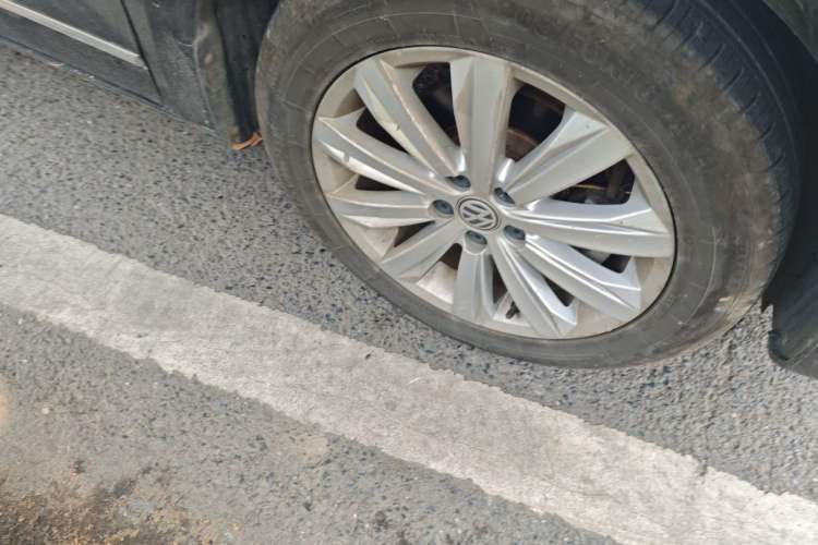 Used Volkswagen Bora 2017 1.6L Automatic Comfort Model Right Front Wheel Hub