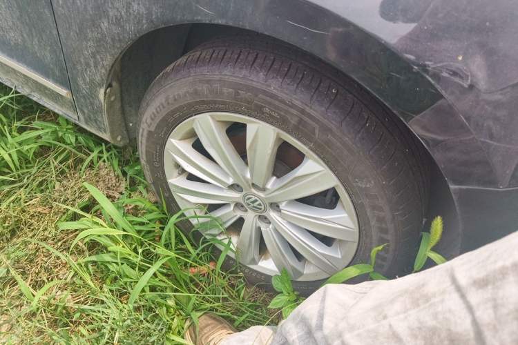 Used Volkswagen Bora 2017 1.6L Automatic Comfort Model Right Front Wheel Hub
