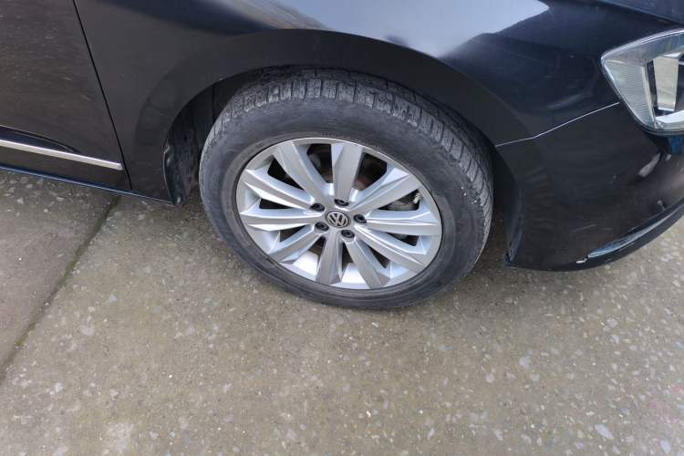 Used Volkswagen Bora 2017 1.6L Automatic Comfort Model Right Front Wheel Hub