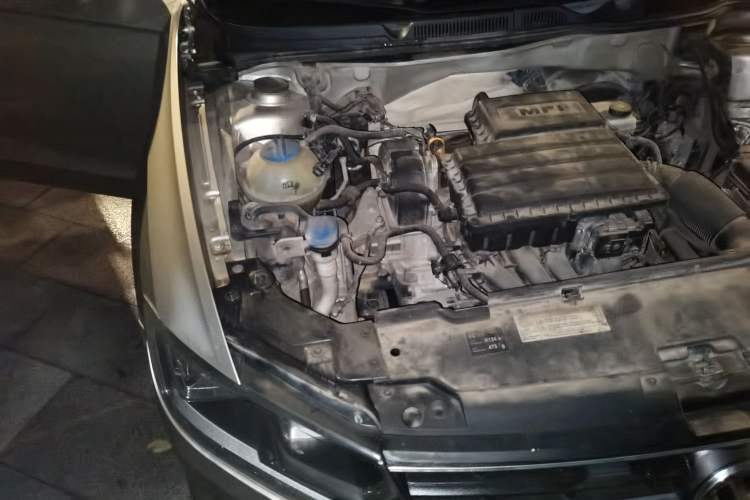 Used Volkswagen Bora 2017 1.6L Manual Fashion Model Engine Bay Right