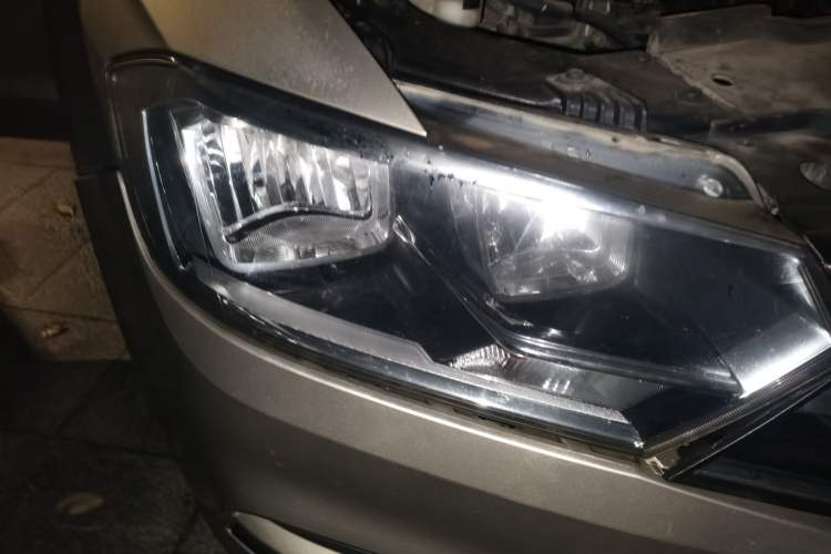 Used Volkswagen Bora 2017 1.6L Manual Fashion Model Right Front Headlight