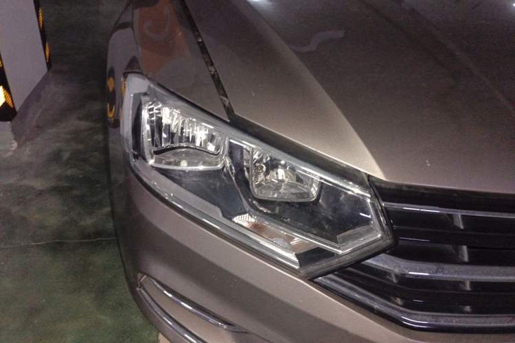 Used Volkswagen Bora 2017 1.6L Automatic Comfort Model Right Front Headlight