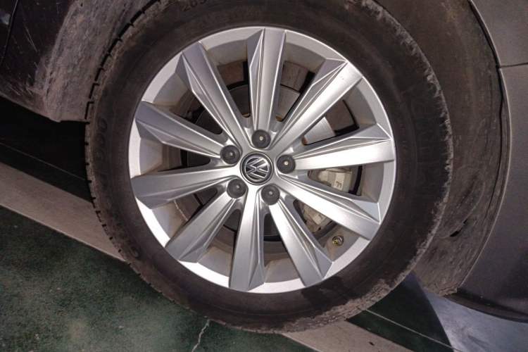 Used Volkswagen Bora 2017 1.6L Automatic Comfort Model Right Front Wheel Hub