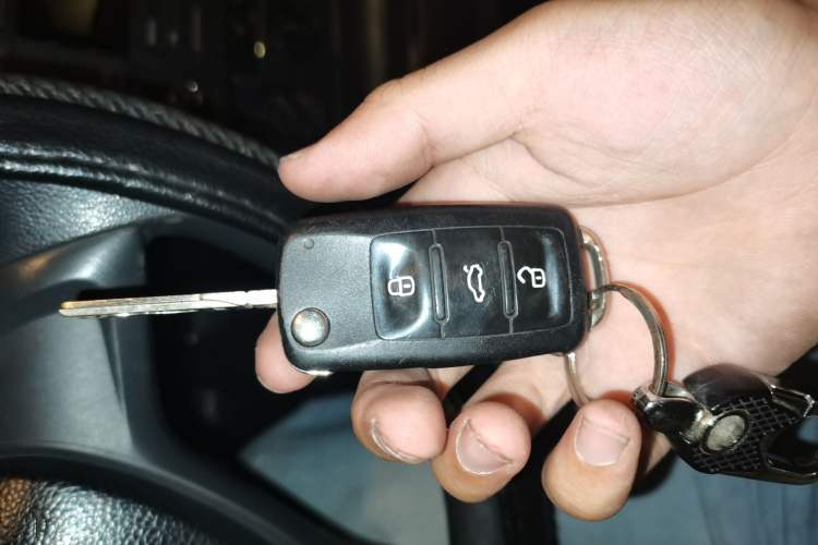 Used Volkswagen Bora 2017 1.6L Manual Fashion Model Vehicle Key