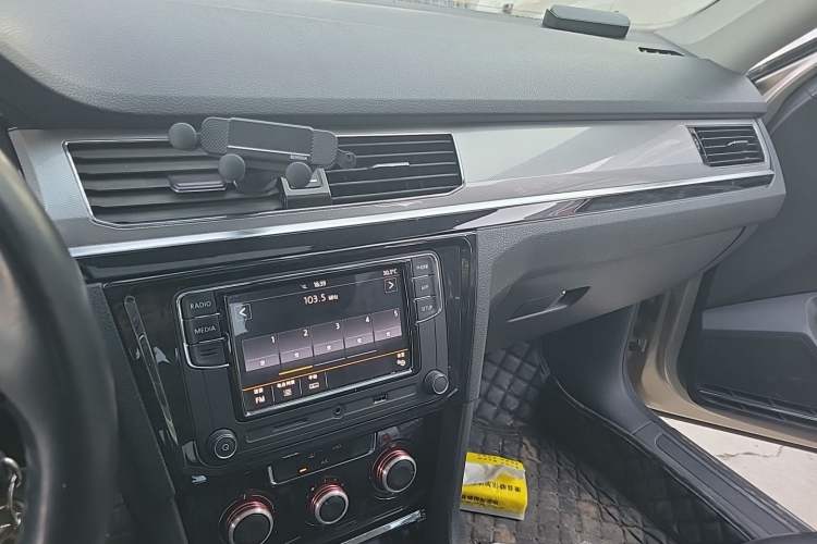Used Volkswagen Bora 2017 1.6L Manual Comfort Model Audio And AC Panel