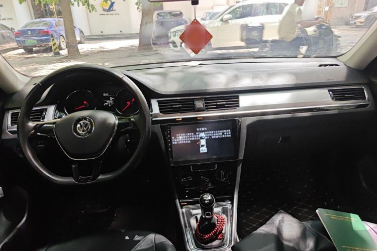 Used Volkswagen Bora 2017 1.6L Manual Comfort Model Center Console