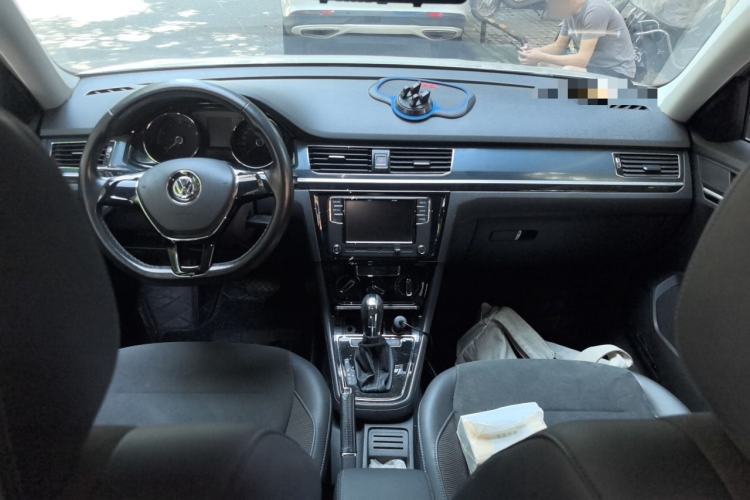 Used Volkswagen Bora 2017 1.6L Automatic Two-Millionth-Vehicle Commemorative Edition Center Console