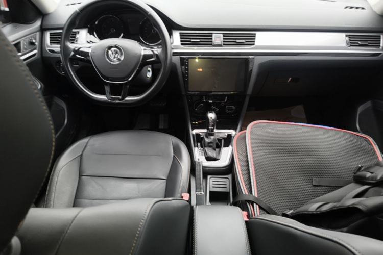 Used Volkswagen Bora 2017 1.6L Automatic Comfort Model Center Console