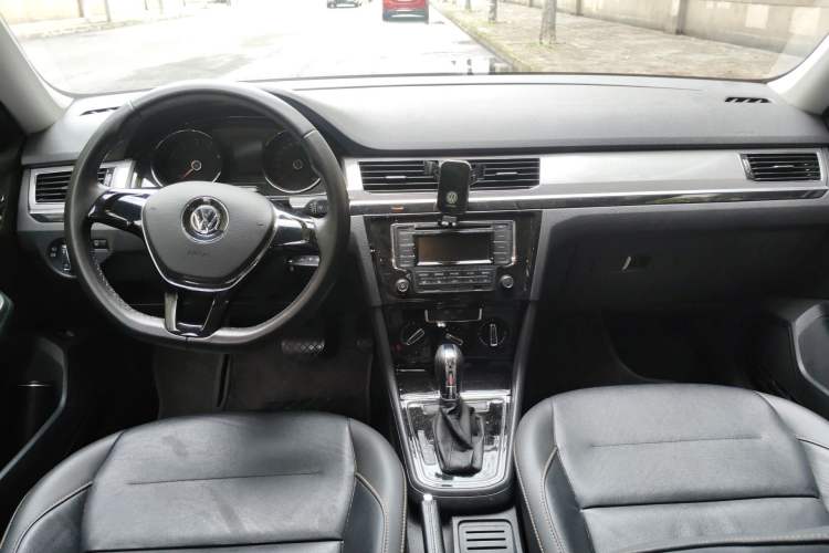 Used Volkswagen Bora 2017 1.6L Automatic Comfort Model Center Console