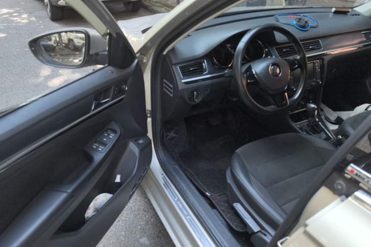 Used Volkswagen Bora 2017 1.6L Automatic Two-Millionth-Vehicle Commemorative Edition Driver Seat