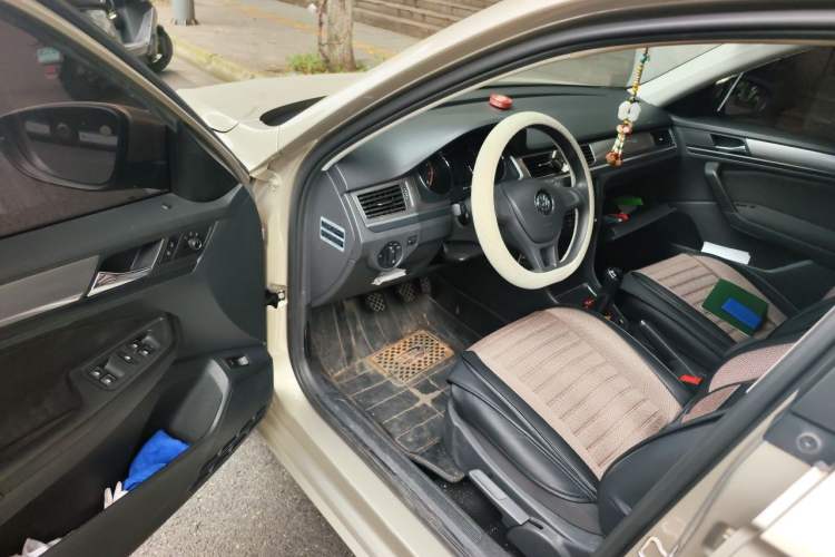 Used Volkswagen Bora 2017 1.6L Manual Fashion Model Driver Seat