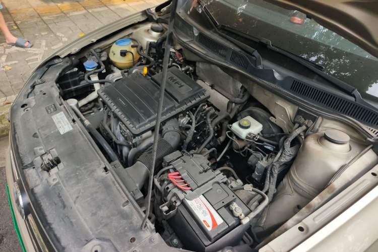 Used Volkswagen Bora 2017 1.6L Manual Fashion Model Engine Bay Left